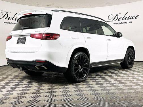 MANUFAKTUR Moonlight White Metallic 2024 Mercedes-Benz GLS 580 4MATIC