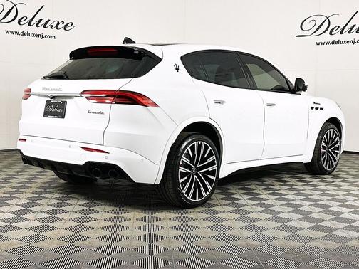 Bianco 2023 Maserati Grecale Modena