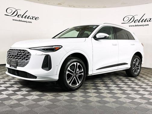 Glacier White Metallic 2025 Audi Q5 Premium Plus