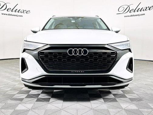 2024 Audi Q8 e-tron Premium Plus