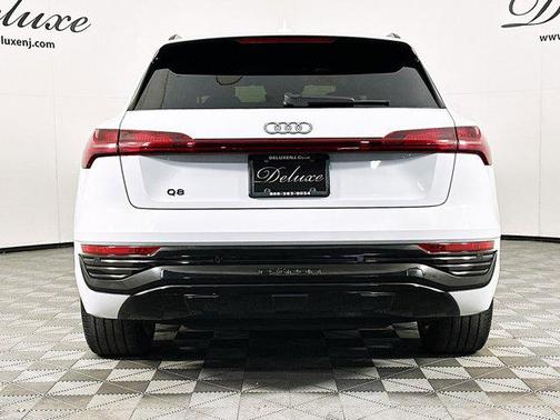 2024 Audi Q8 e-tron Premium Plus