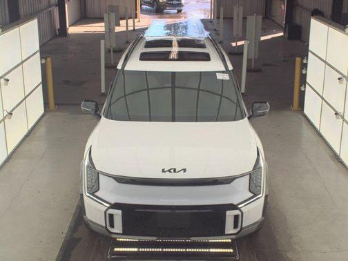 Glacial White Pearl 2025 Kia EV9 GT-Line