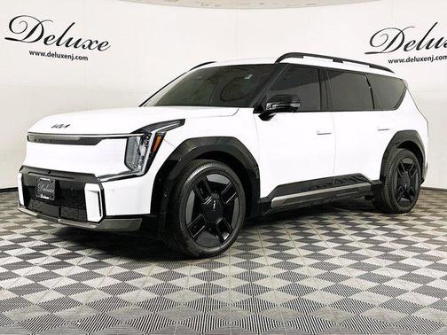 Glacial White Pearl 2025 Kia EV9 GT-Line