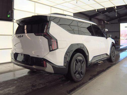 Glacial White Pearl 2025 Kia EV9 GT-Line