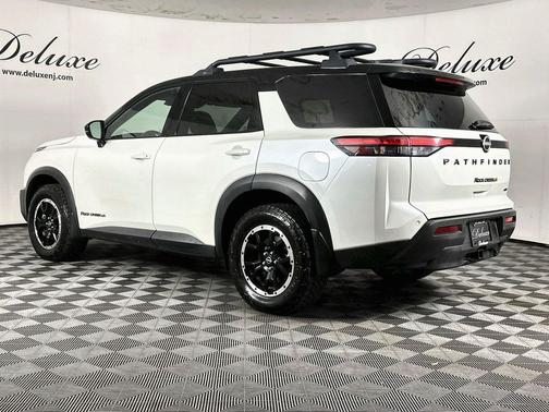 Pearl White Tricoat/Super Black 2024 Nissan Pathfinder Rock Creek