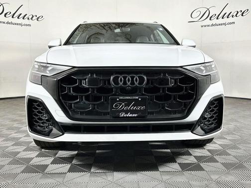 Glacier White Metallic 2025 Audi Q8 55 Prestige