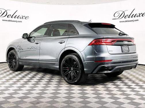 Daytona Gray Pearl Effect 2021 Audi Q8 55 Premium Plus