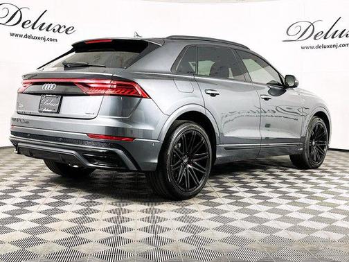Daytona Gray Pearl Effect 2021 Audi Q8 55 Premium Plus