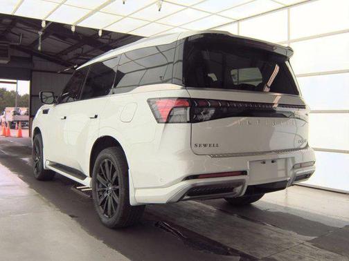 2025 INFINITI QX80 Luxe