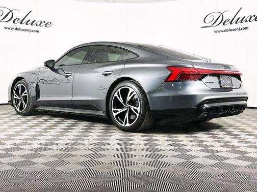 Daytona Gray Pearl Effect 2024 Audi e-tron GT Premium Plus