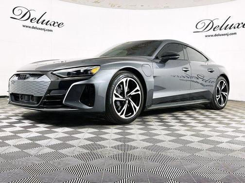 Daytona Gray Pearl Effect 2024 Audi e-tron GT Premium Plus