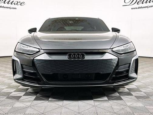 Daytona Gray Pearl Effect 2024 Audi e-tron GT Premium Plus