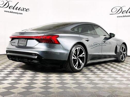 Daytona Gray Pearl Effect 2024 Audi e-tron GT Premium Plus