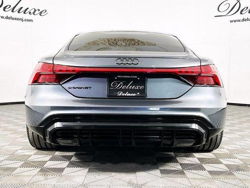 Daytona Gray Pearl Effect 2024 Audi e-tron GT Premium Plus