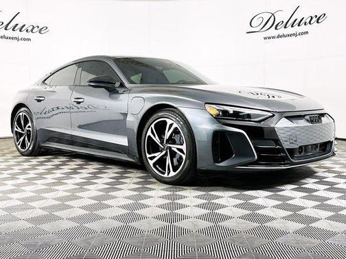 Daytona Gray Pearl Effect 2024 Audi e-tron GT Premium Plus