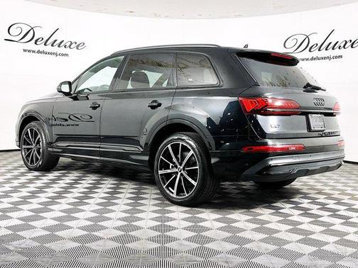 2022 Audi Q7 55 Premium Plus
