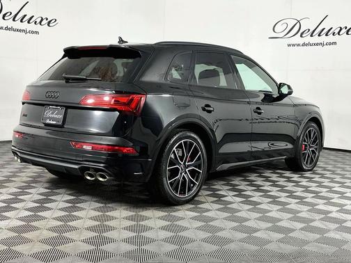 Mythos Black Metallic 2024 Audi SQ5 3.0T Premium Plus