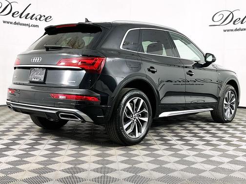 Mythos Black Metallic 2024 Audi Q5 45 S line Premium Plus