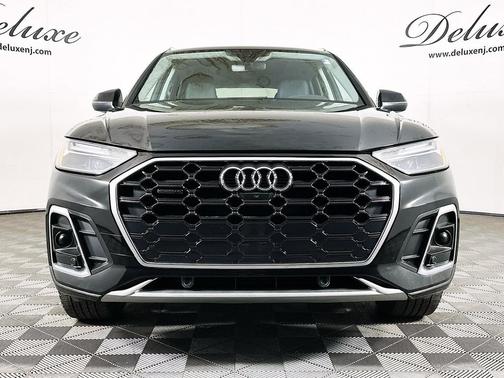 Mythos Black Metallic 2024 Audi Q5 45 S line Premium Plus