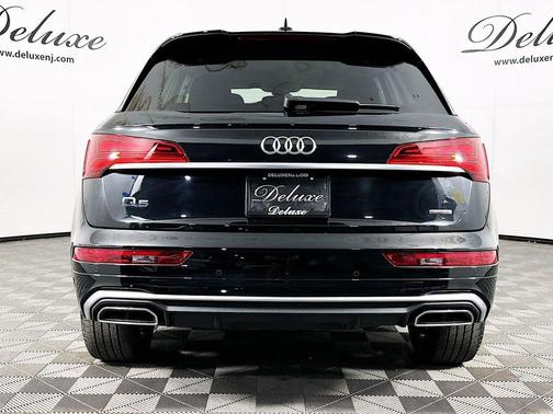 Mythos Black Metallic 2024 Audi Q5 45 S line Premium Plus