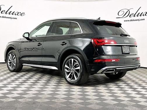 Mythos Black Metallic 2024 Audi Q5 45 S line Premium Plus