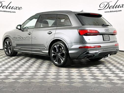 Samurai Gray Metallic 2025 Audi Q7 55 Prestige