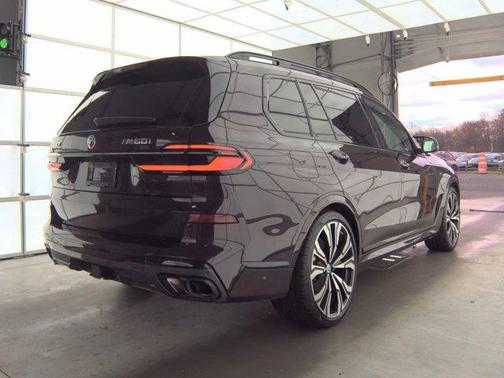 2023 BMW X7 M60i