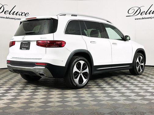 Polar White 2024 Mercedes-Benz GLB 250 4MATIC