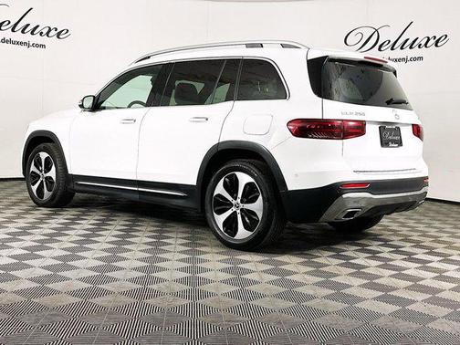 Polar White 2024 Mercedes-Benz GLB 250 4MATIC