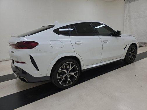 Mineral White Metallic 2021 BMW X6 M50i