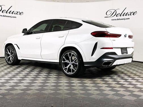 Mineral White Metallic 2021 BMW X6 M50i