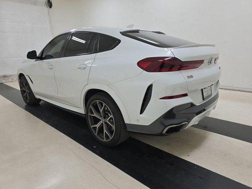 Mineral White Metallic 2021 BMW X6 M50i