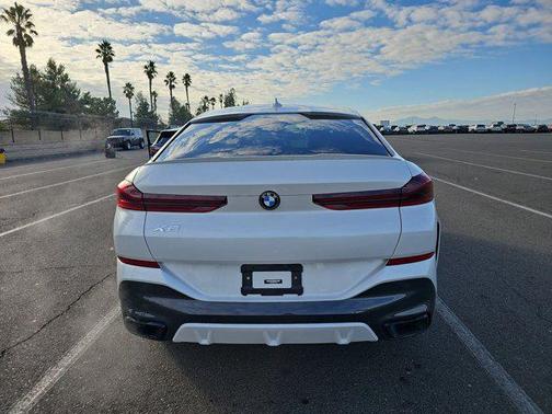 Mineral White Metallic 2022 BMW X6 xDrive40i