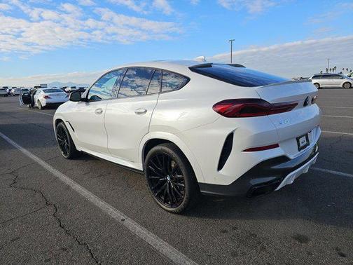 Mineral White Metallic 2022 BMW X6 xDrive40i