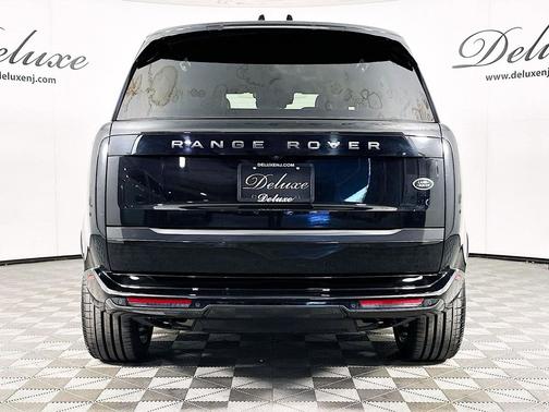 Santorini Black Metallic 2023 Land Rover Range Rover SE