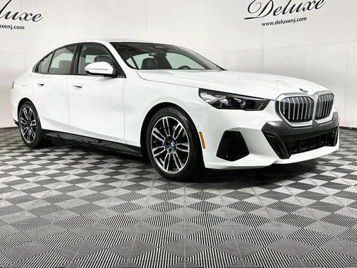 Alpine White 2024 BMW 530 530i xDrive
