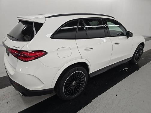 Polar White 2025 Mercedes-Benz GLC 300 4MATIC