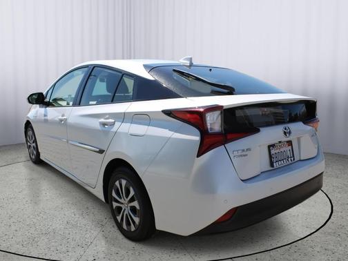 2022 Toyota Prius LE
