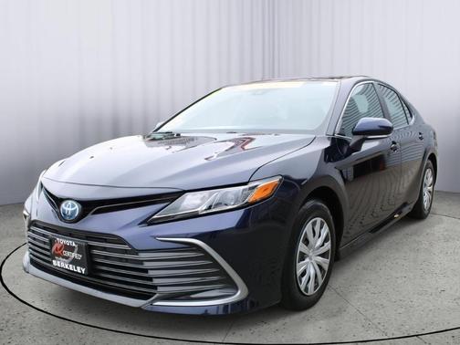 2022 Toyota Camry Hybrid LE