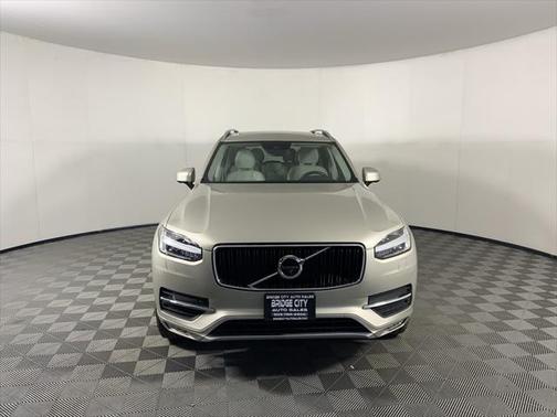 2016 Volvo XC90 T6 Momentum