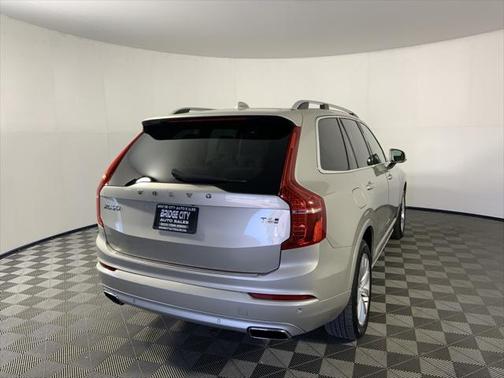 2016 Volvo XC90 T6 Momentum