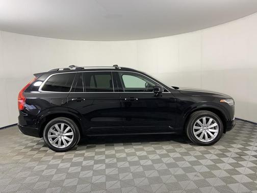 2019 Volvo XC90 T6 Momentum
