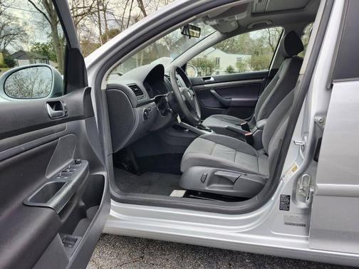 2006 Volkswagen Rabbit Base