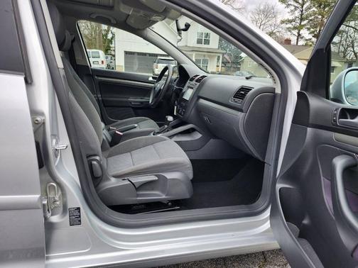 2006 Volkswagen Rabbit Base