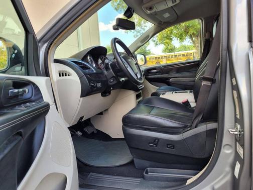 2014 Chrysler Town & Country Touring-L