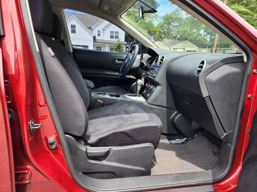 Red 2015 Nissan Rogue Select S