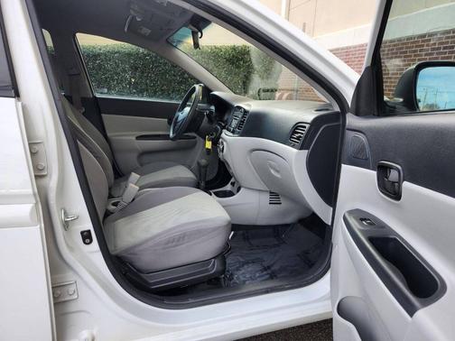 2011 Hyundai Accent SE