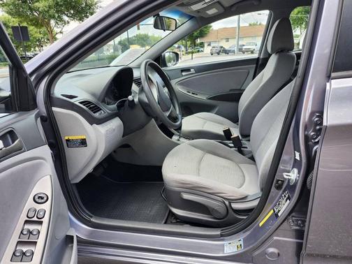 Triathlon Gray Metallic 2016 Hyundai Accent SE