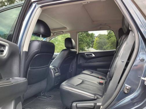2015 Nissan Pathfinder SL