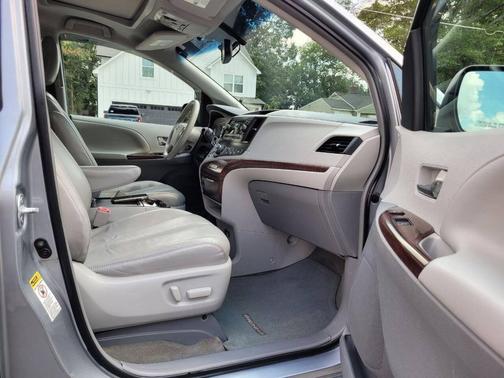 2014 Toyota Sienna XLE